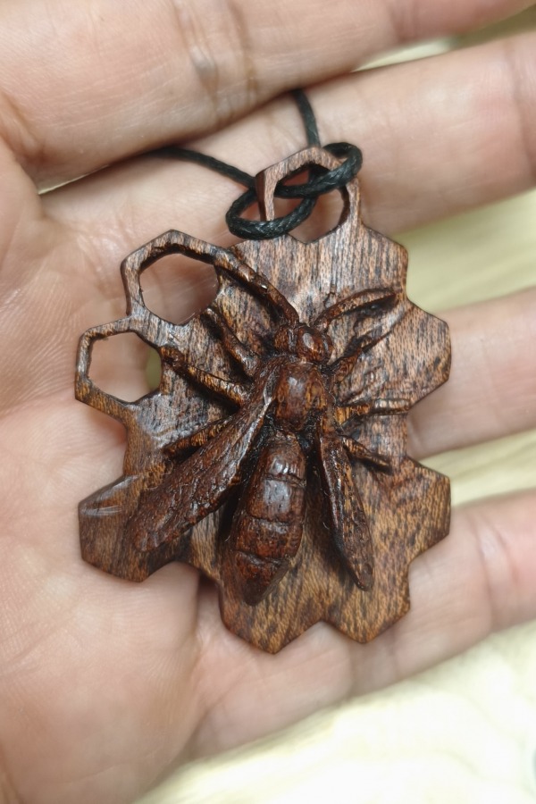 Bal Arısı ve Petek Kolye